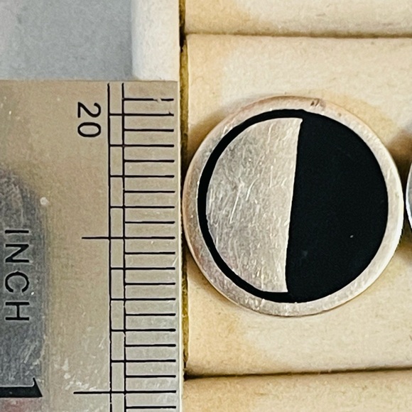 VTG sterling silver Native American Circle Black Enamel Stud  earrings Signs - Picture 3 of 6